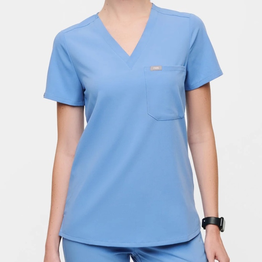 FIGS Women’s Ceil Catarina Scrub Top